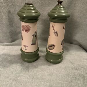 Pfaltzgraff Naturewood Pepper Grinder & Salt Shaker Set (Very Rare)